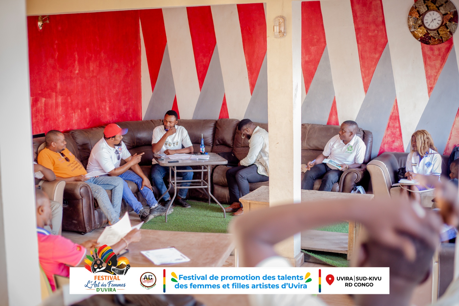 Discussions stratégiques sur les besoins prioritaires du festival.
